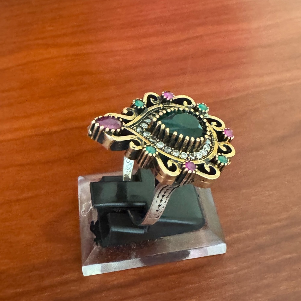 Vintage style silver ring with green and red stones and white topaz size 8 - Picture 4 of 6
